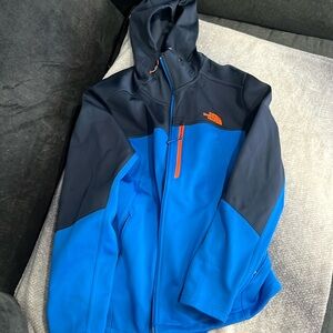 Men’s north face hooded jacket
